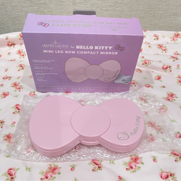 Hello Kitty Impressions Vanity Mini Led Bow Compact Mirror - Picture 1 of 5